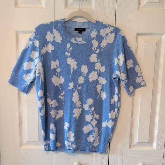 🎉SALE🎉 PERFECT Ann Taylor NWT Blue Floral Short Sleeve Sweater - Picture 1 of 5